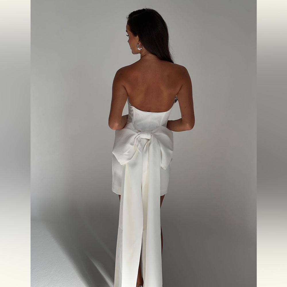 MESHKI Meredith Strapless bow dress